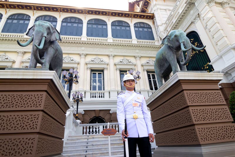 Garde royale au palais grand, Bangkok photographie stock Garde royale au palais grand, Bangkok photographie stock