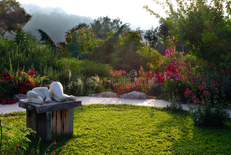 Il grande giardino un statua.