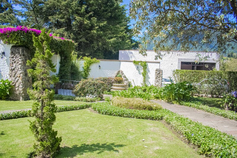 House with Classic Windows Garden La Quebrada Quetzaltenango Beautiful ...