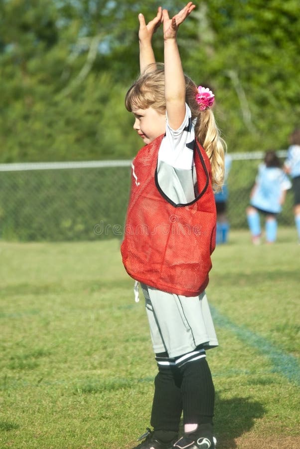 Gardien de but du football/jeune fille photographie stock Gardien de but du football/jeune fille photographie stock