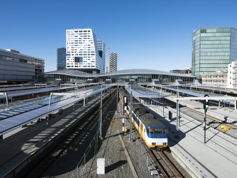 Gare ferroviaire centrale dans la ville néerlandaise d'Utrecht en Hollandes photos stock Gare ferroviaire centrale dans la ville néerlandaise d'Utrecht en Hollandes photos stock