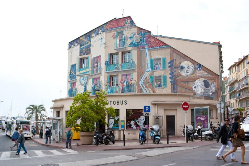 Gare Routière Centrale De Cannes France Image éditorial Image du toit