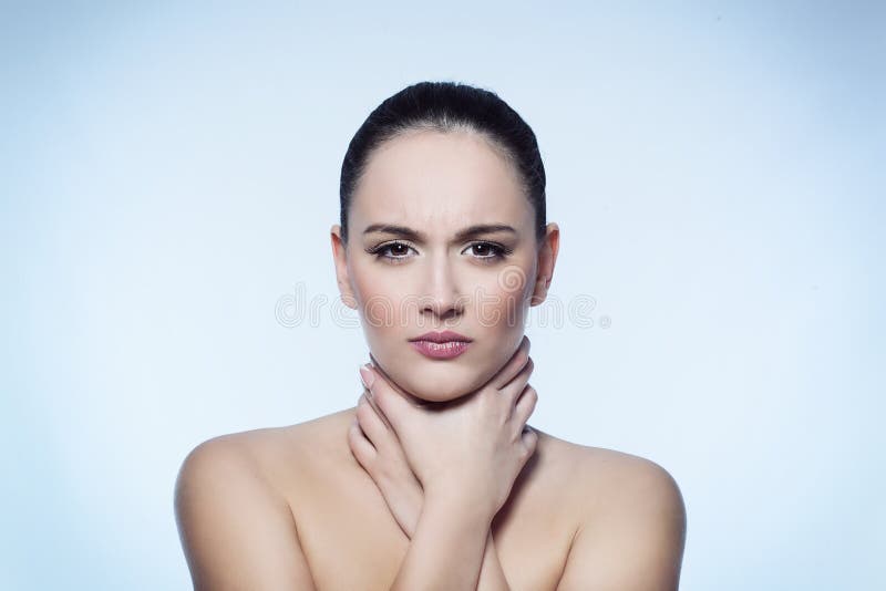 Garganta inflamada do mulheres imagem de stock Garganta inflamada do mulheres imagem de stock