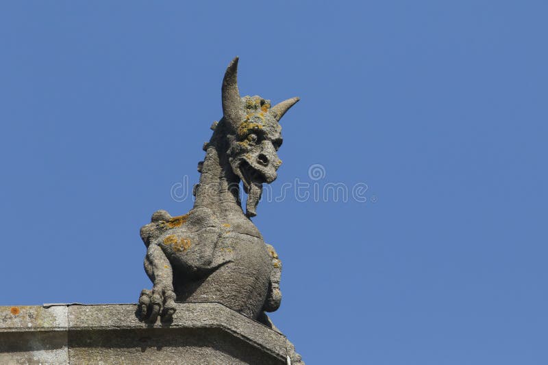 Gargouilles of Grotesques op een oude kerk stock fotografie Gargouilles of Grotesques op een oude kerk stock fotografie