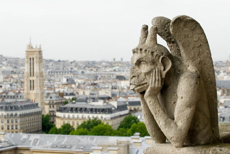 Gargoyle De Notre Dame, París Foto de archivo Imagen de iglesia