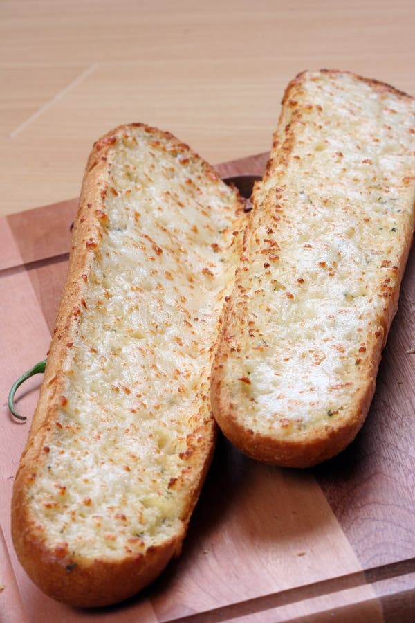 Garlic bread and tomatoes