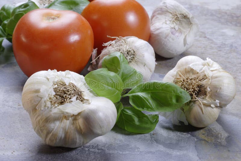 Garlic cloves, basil and tomatoes