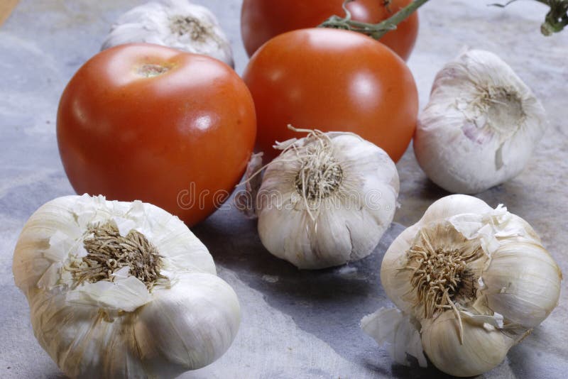 Garlic cloves and tomatoes