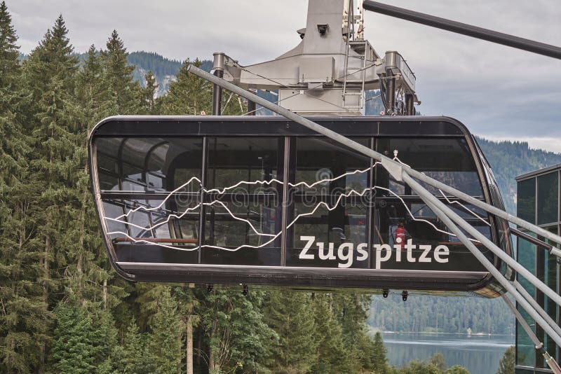 Dar marido Perfecto Side View of the Cabin of the Cable Car To the Summit of the Zugspitze, the  Longest Cable Car in the World with a Column Editorial Stock Image - Image  of germany,