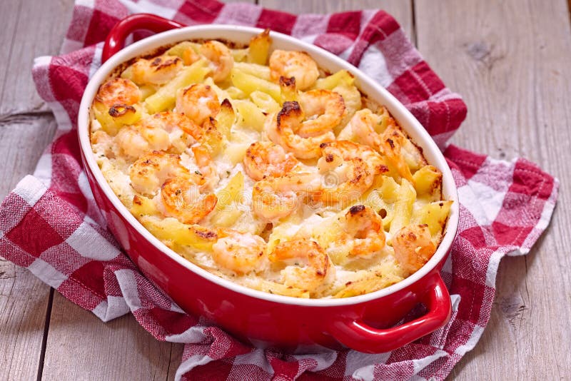 Garnalen Alfredo Penne Pasta Bake Stock Afbeelding Image of voedsel, peterselie 68615889