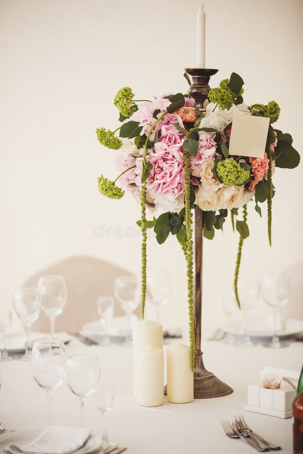 Garnering av bröllopblommor arkivfoto Garnering av bröllopblommor arkivfoto