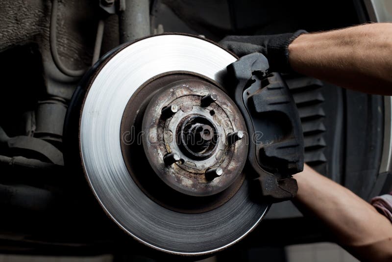 Garnitures de frein de réparation de mécanicien de véhicule