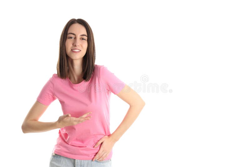 Garota atraente em camisa rosa isolada em fundo branco foto de stock