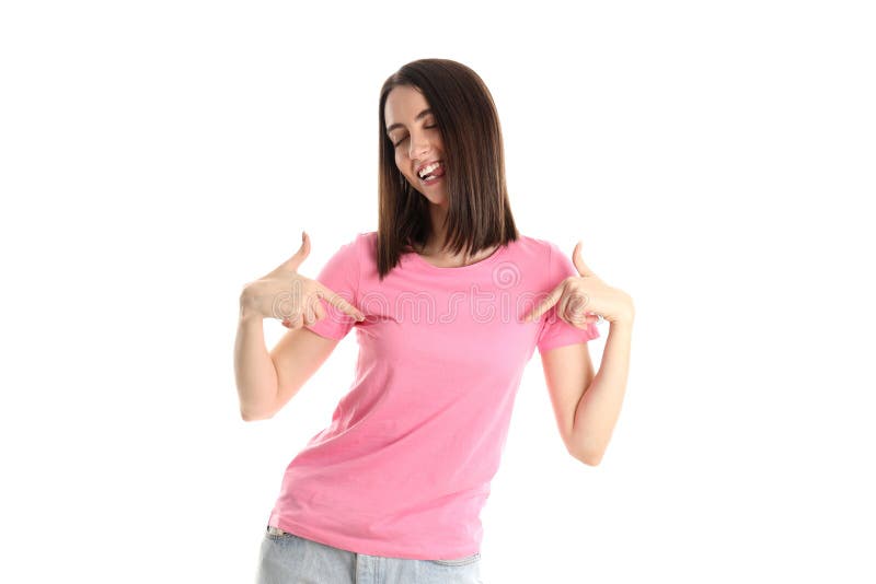 Garota atraente em camisa rosa isolada em fundo branco imagem de stock royalty free