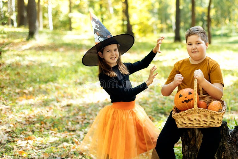 Bruxa de Halloween bonita Foto stock gratuita - Public Domain Pictures