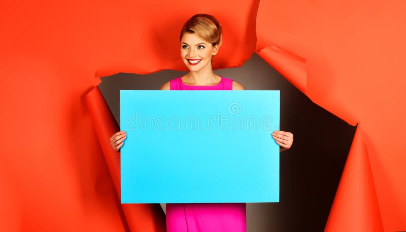 Modelo Louro Sensual Com Cabelo Lindo. Mulher Sexy Com Cabelos Longos  Saudáveis E Maquiagem Perfeita. Estilo Cabelo Moda. Foto de Stock - Imagem  de sensualidade, atrativo: 214140174