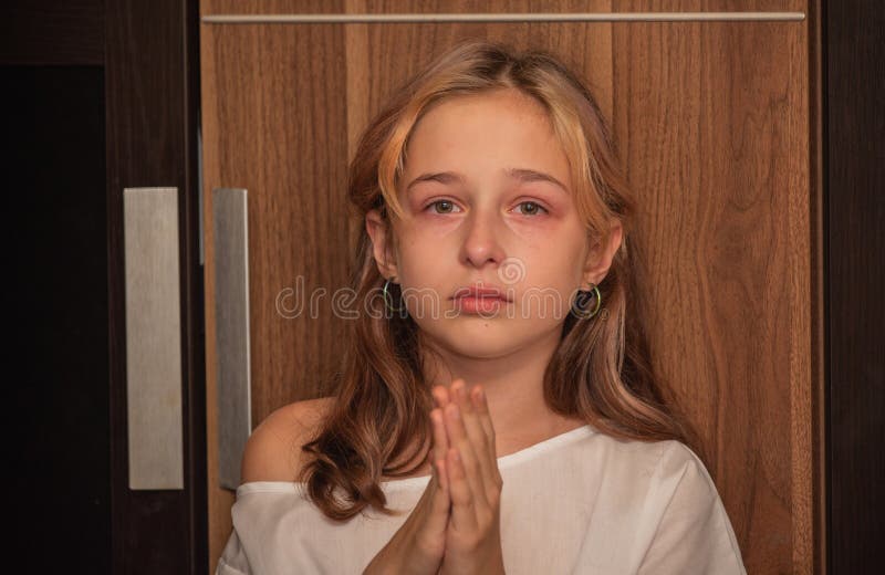 Foto De Stock Retrato De Crianças Da Menina Bonita. 10 Anos