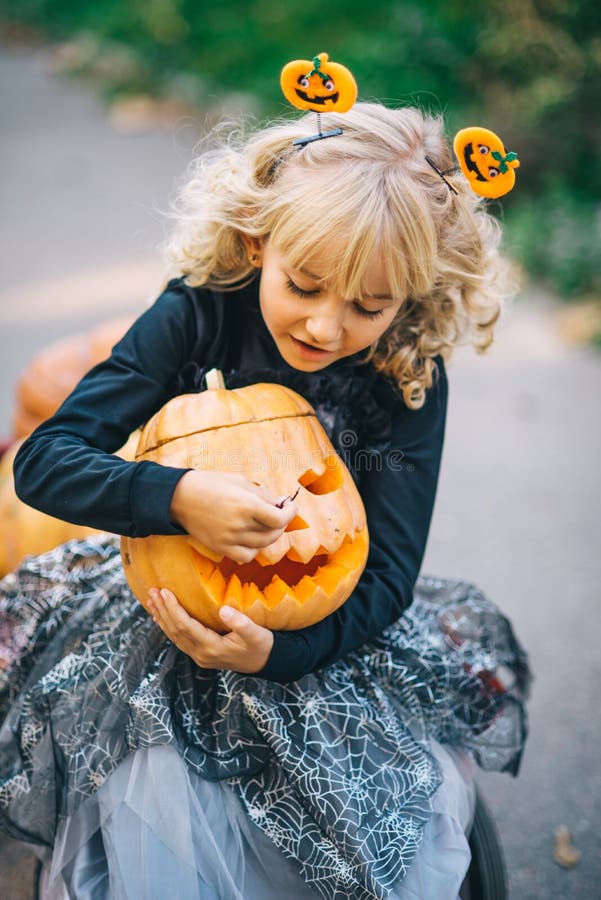 Fantasia de Bruxa Halloween Infantil
