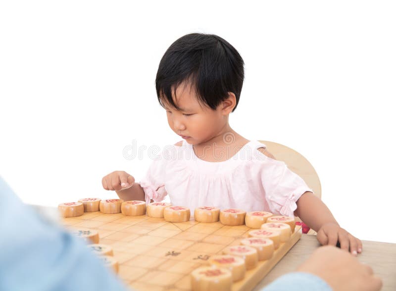 Chinês jogando xadrez foto de stock. Imagem de xadrez - 257674244