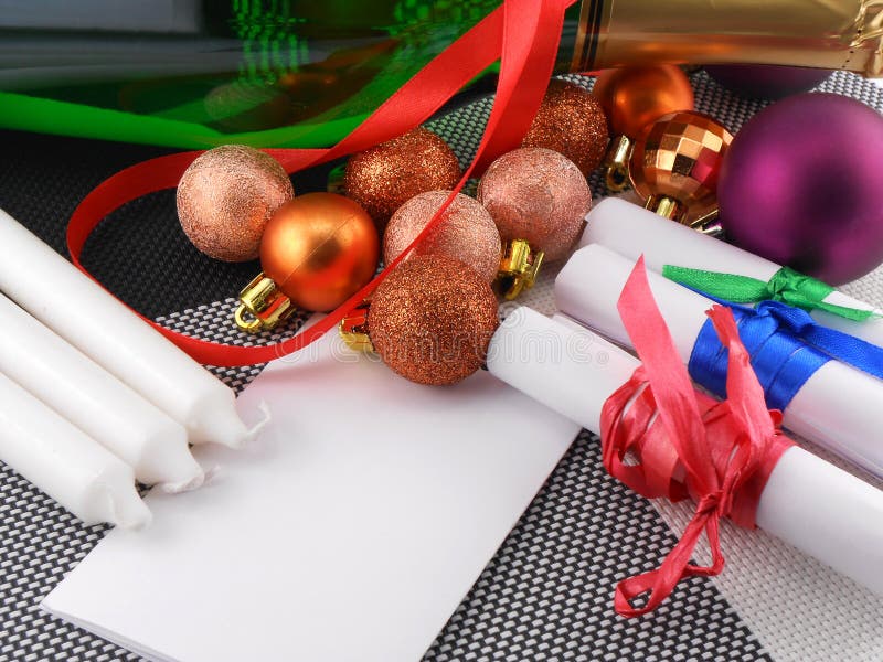 Garrafa de Champagne, cartão do ano novo, decoração do Natal foto de stock Garrafa de Champagne, cartão do ano novo, decoração do Natal foto de stock