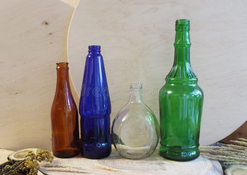 Garrafas vazias coloridas fotos de stock