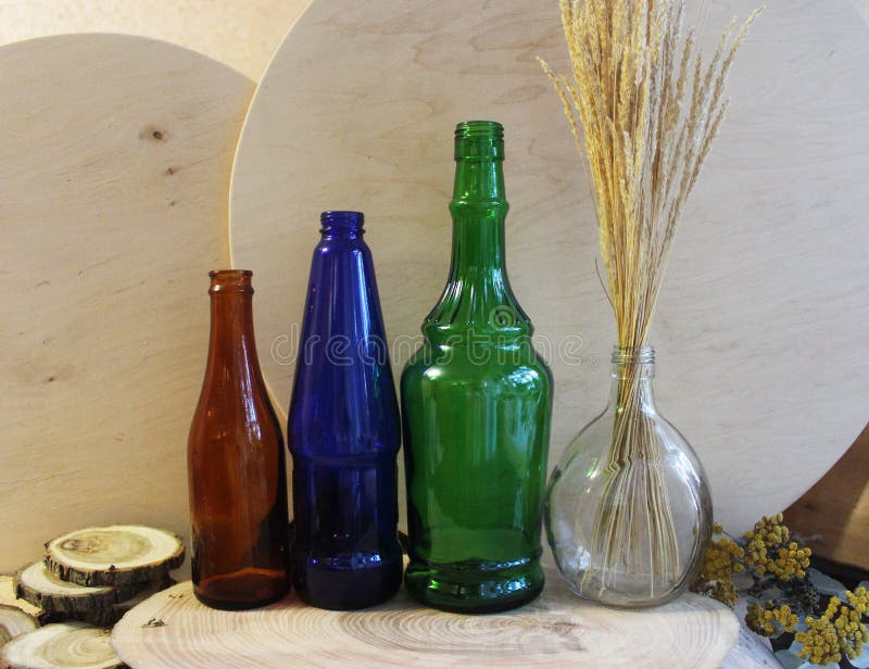 Garrafas vazias coloridas fotografia de stock