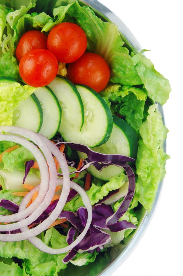 Salat Mit KopfsalatZwiebelenGurken Und Tomate Stockbild