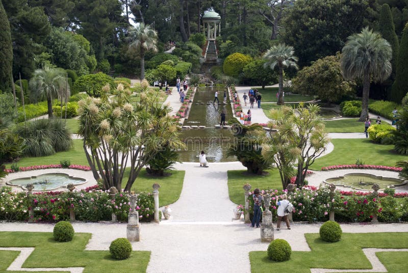 Garten in Villa Ephrussi de Rothschild lizenzfreie stockfotografie Garten in Villa Ephrussi de Rothschild lizenzfreie stockfotografie