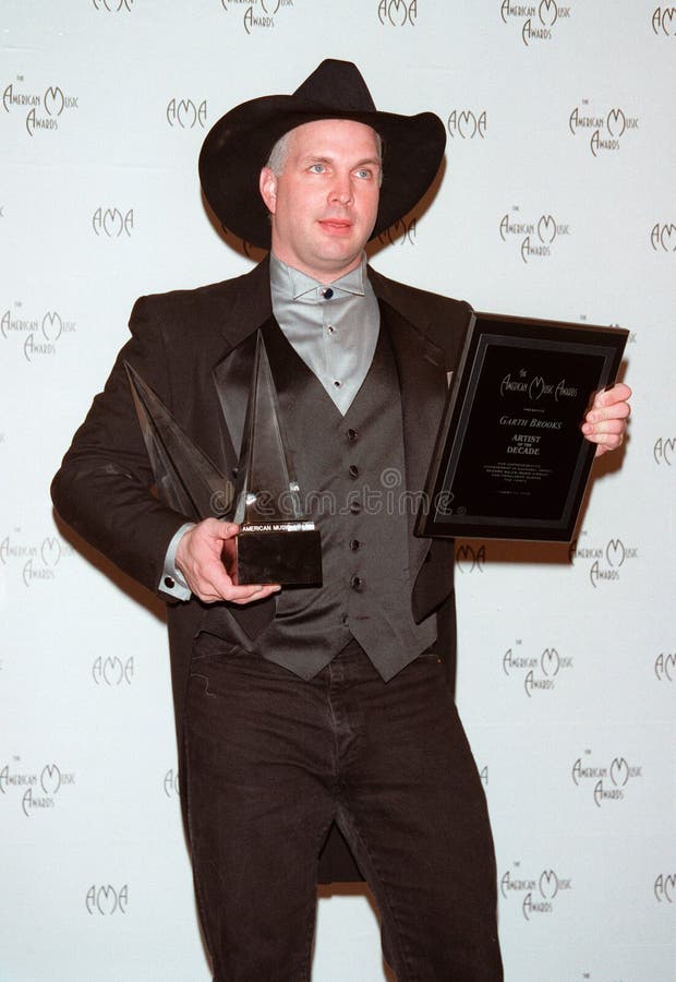 17JAN2000: Country star GARTH BROOKS at the American Music Awards in Los Angeles where he won the favourite country artist and country album awards, plus he was presented with the award for artist of the decade. Paul Smith / Featureflash