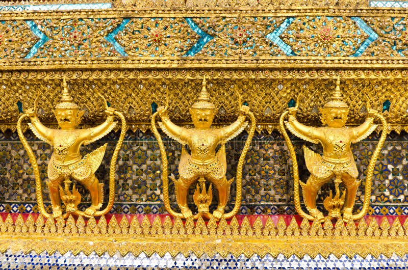 Garuda der thailändischen Art stockbild Garuda der thailändischen Art stockbild