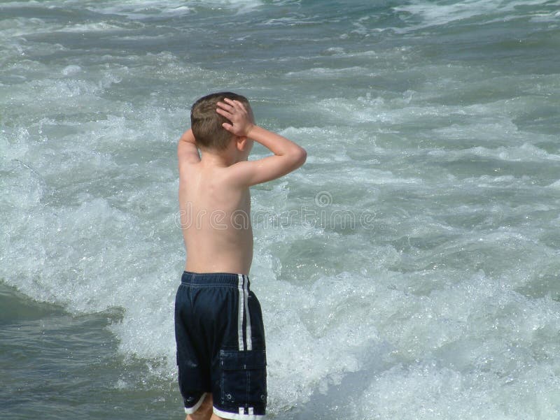 Garçon 2 de plage images libres de droits Garçon 2 de plage images libres de droits