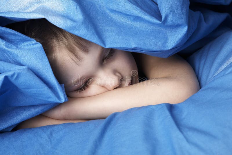 Garçon de sommeil image stock Garçon de sommeil image stock