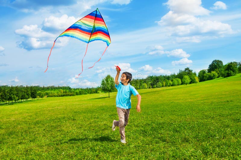 Enfant Avec Le Cerf volant Photo Stock Image Du Pi ce 2614318 enfant-avec-le-cerf-volant-photo-stock-image-du-pi-ce-2614318