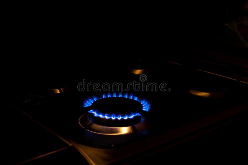 Gasherd. das Konzept teurer Gas- und Energieressourcen. Moderner Gasherd. Brennbrenner stockfotografie