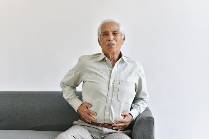 Gastritis dolor de estómago, anciano mayor que sufre de dolor de estómago