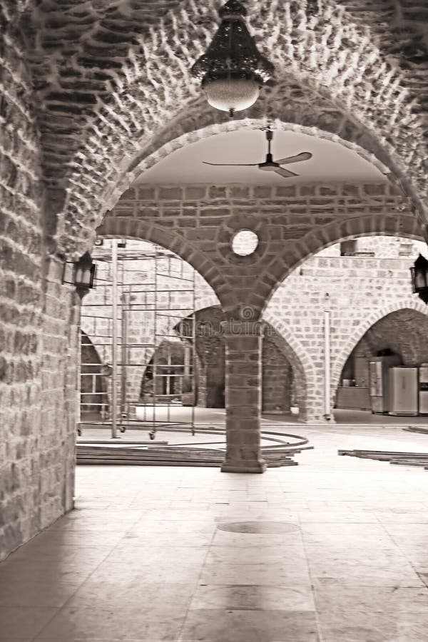 Gata med bågen i den gamla staden av Jaffa, Tel Aviv, Israel royaltyfria foton Gata med bågen i den gamla staden av Jaffa, Tel Aviv, Israel royaltyfria foton
