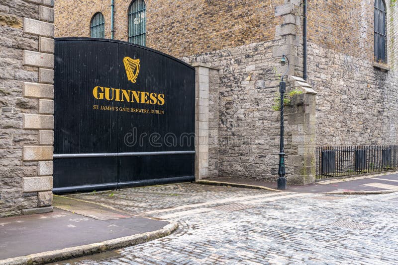 Gata till guinnessbrödduplexet royaltyfria foton