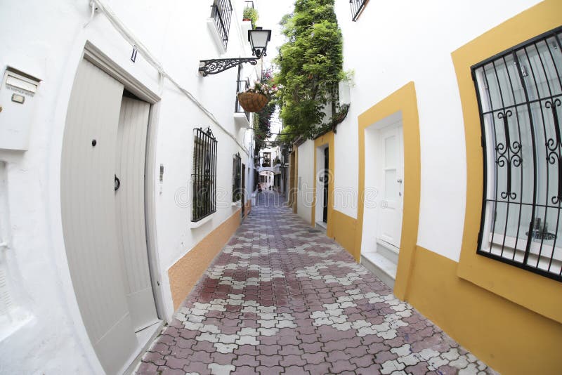 Gatasikt av den Marbella staden, Andalucia Spanien arkivfoto Gatasikt av den Marbella staden, Andalucia Spanien arkivfoto