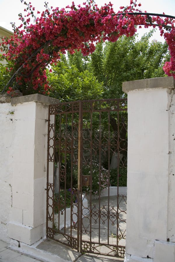 Gate