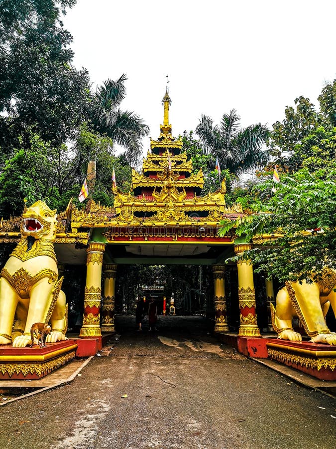 A gate to Pagoda in Yangon editorial image. Image of quail 200284205