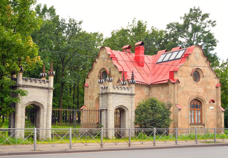 The gatekeeper house in Orel Park in Strelna.