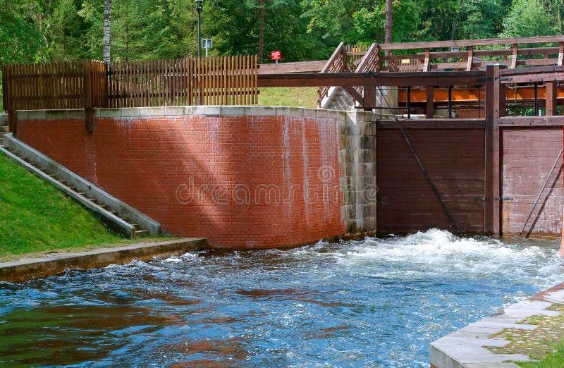 Gateway Hydraulic, Hydraulic Structure To Adjust the Water Level in the