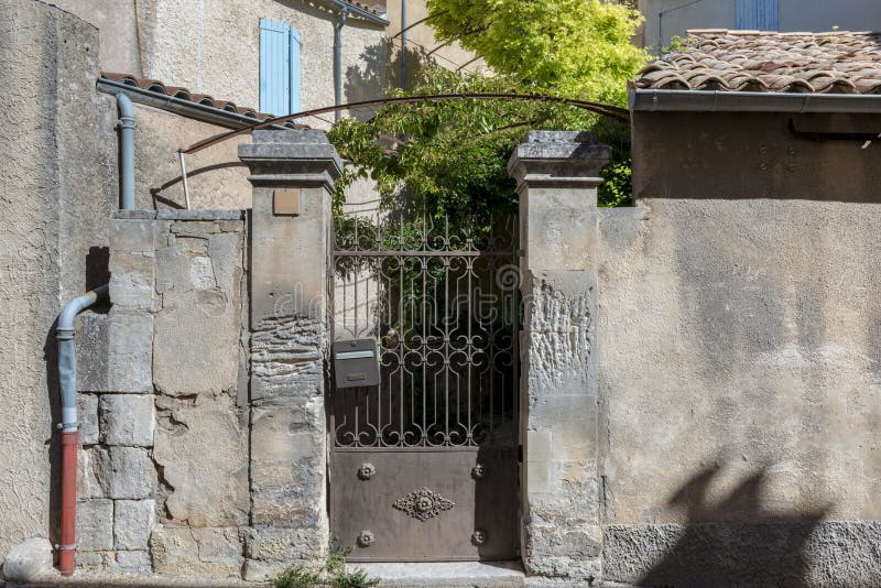 Gateway in mediaeval small village, Provence