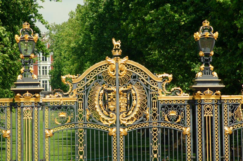 Gatter am Buckingham Palace Stockbild Bild von phantasie, englisch