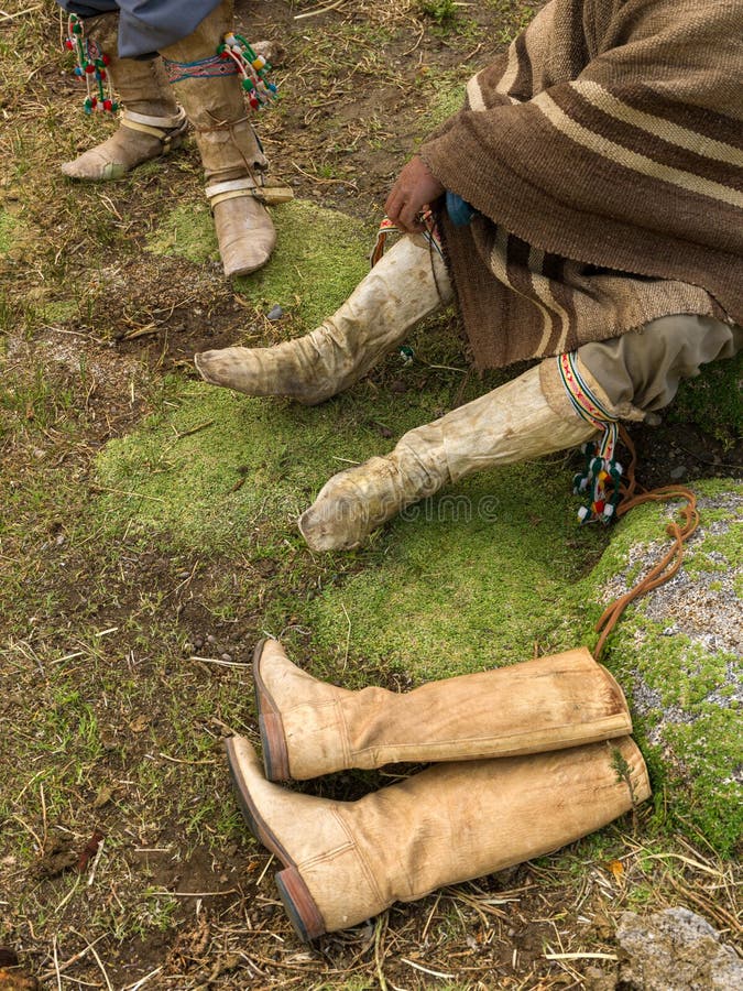 Fondo verde Excluir preparar Gaucho Cambiándose Las Botas Del Potro Imagen de archivo - Imagen de hombre, brasil: 182851755 Fondo verde Excluir preparar Gaucho Cambiándose Las Botas Del Potro Imagen de archivo - Imagen de hombre, brasil: 182851755
