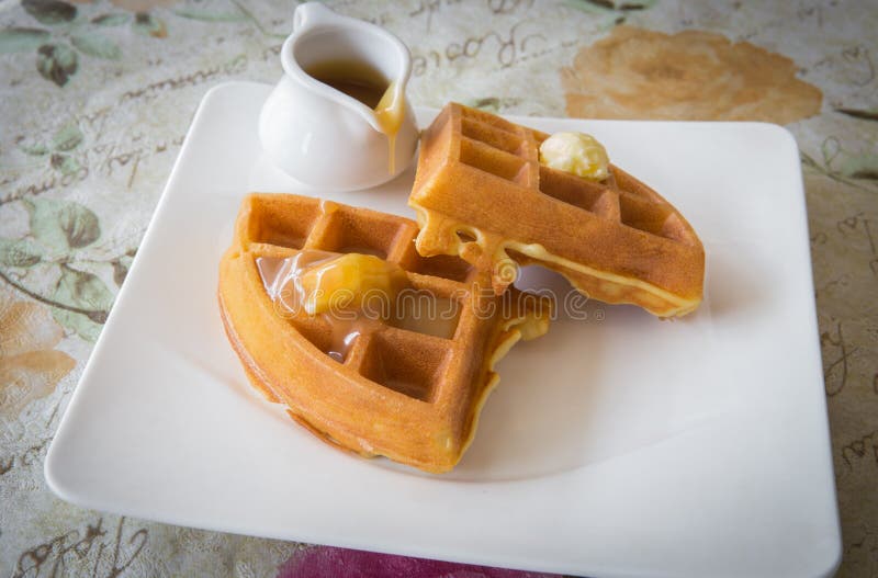 Download Gaufre image stock. Image du gâteau, crêpe, isolement - 45353605