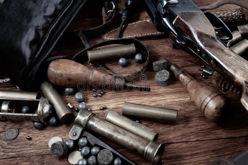 16 gauge break action smooth bored shotgun with brass cases and accessories for cartridge reloading royalty free stock photos