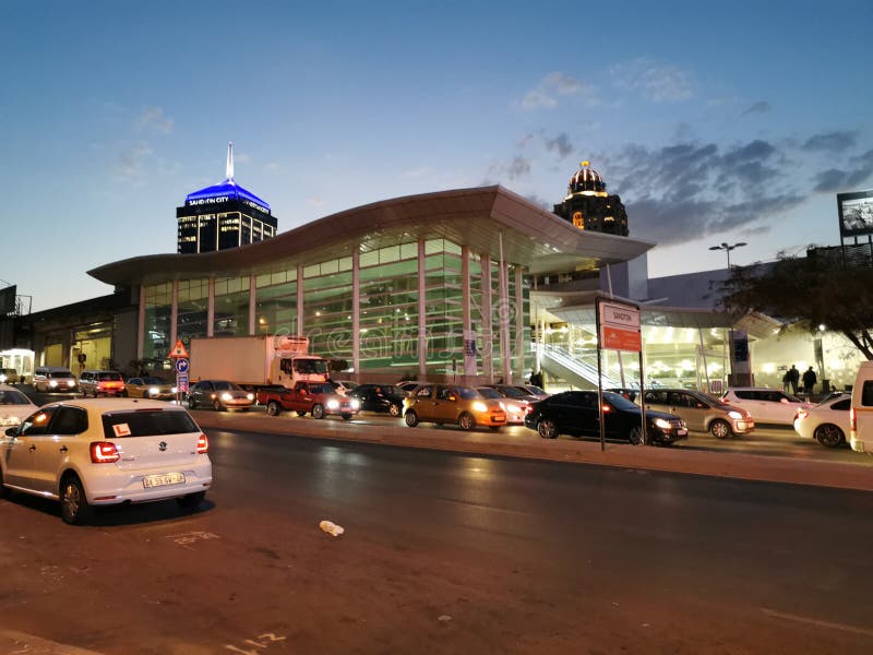 Gauteeng Bahnhof in der Nähe von Sandton City Mall in Johannesburg, Gauteeng Südafrika stockfoto Gauteeng Bahnhof in der Nähe von Sandton City Mall in Johannesburg, Gauteeng Südafrika stockfoto
