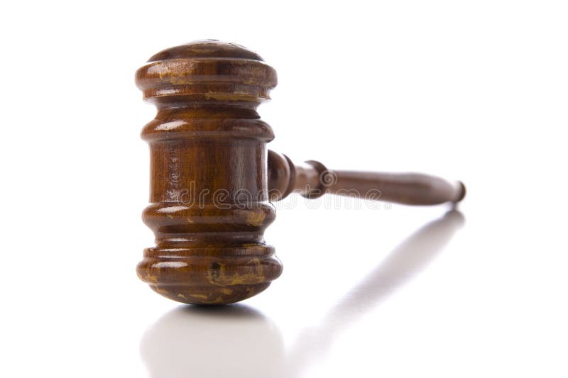 Gavel en bois sur le blanc images stock