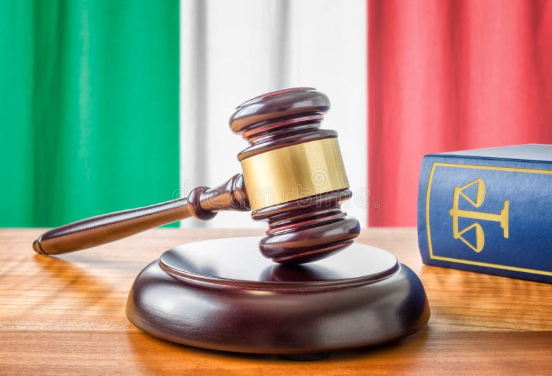 Gavel et un livre de loi - Italie photos stock Gavel et un livre de loi - Italie photos stock